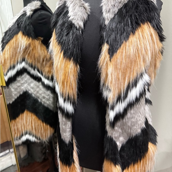 Bar III Black, Gray, and Tan Chevron Teddy Jacket - Picture 3 of 4